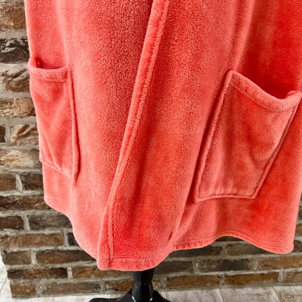 LAST CHANCE! Soft & Snuggly Coral Shawl/Cape with Pockets - Picture 8 of 11